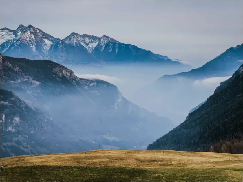 Detail Misty Mountain Valley Landscape Number 3