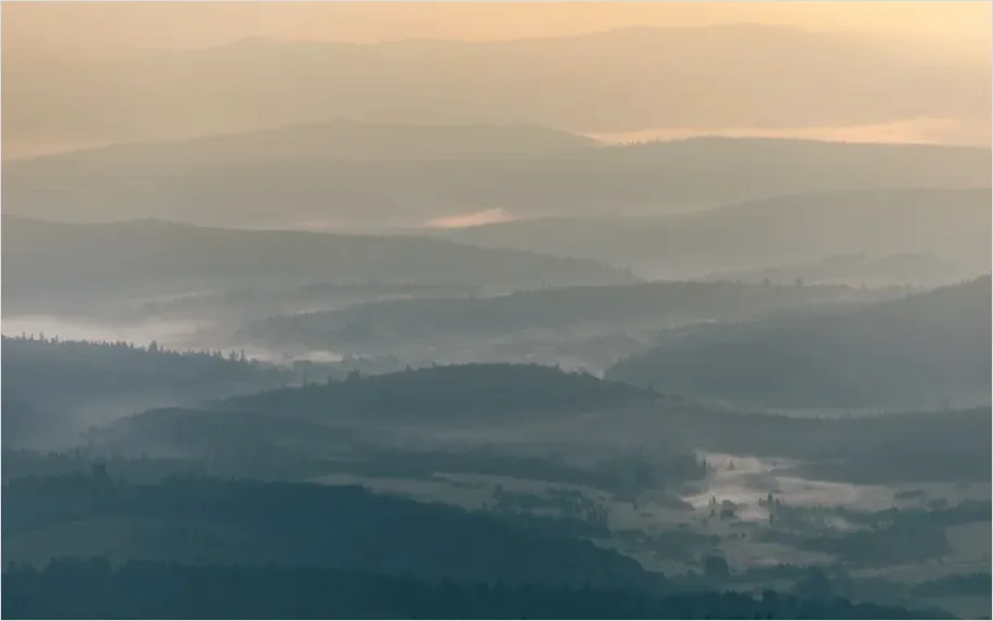 Detail Misty Mountain Valley Landscape Number 5
