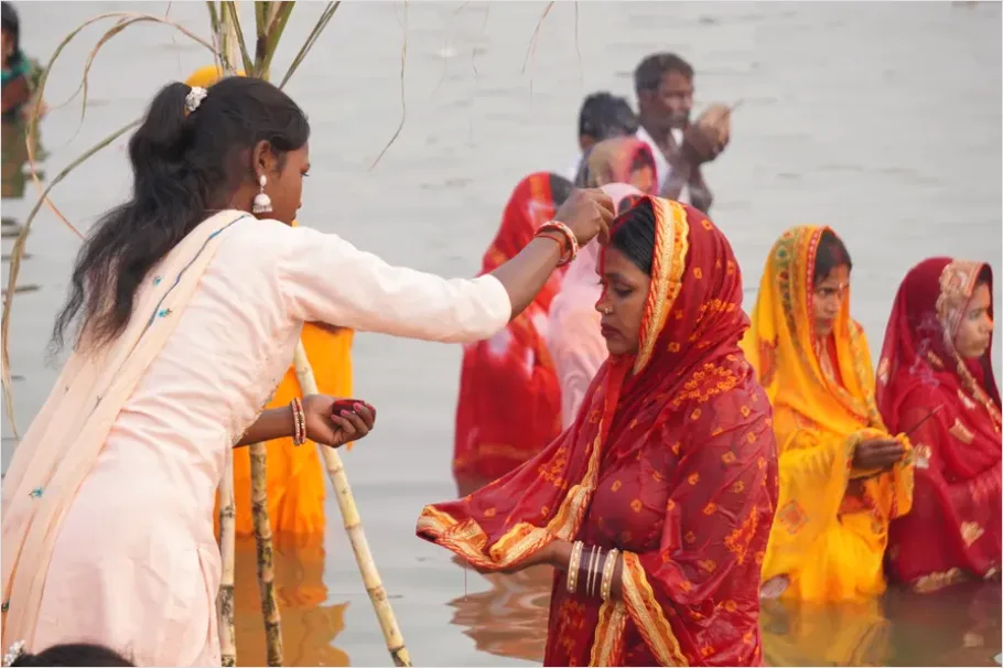 Detail River Ritual Bathing Ceremony Photo Number 4