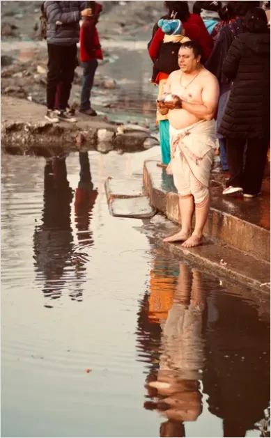 Detail River Ritual Bathing Ceremony Photo Number 7