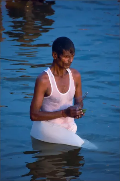 Detail River Ritual Bathing Ceremony Photo Number 8