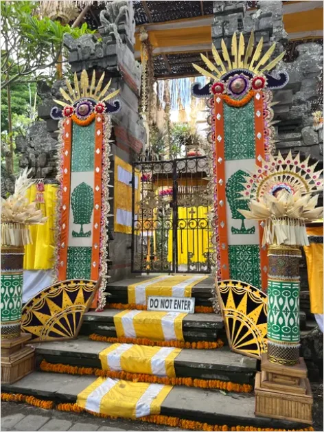 Detail Temple Steps With Offerings Photo Number 4