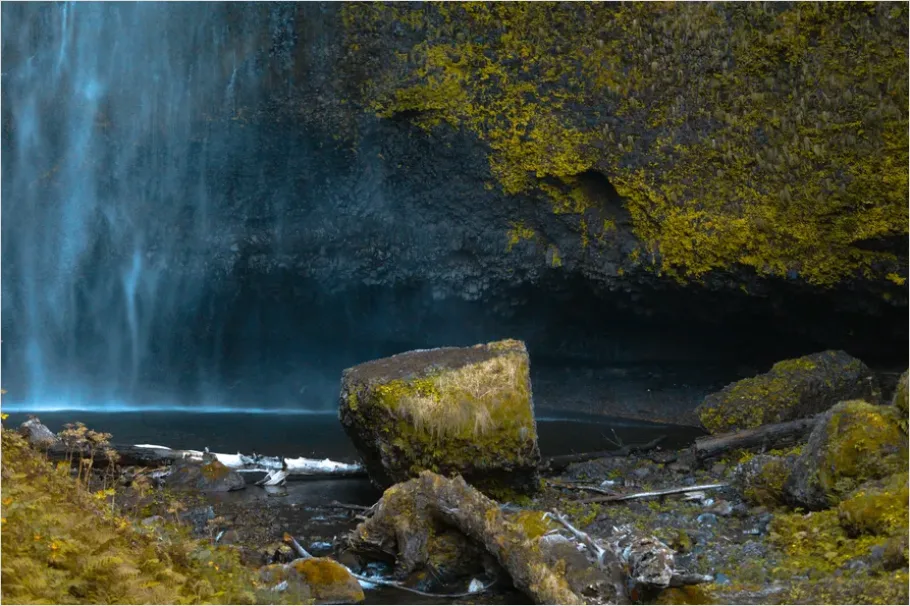 Detail Waterfall Mossy Rocks Close Up Number 4