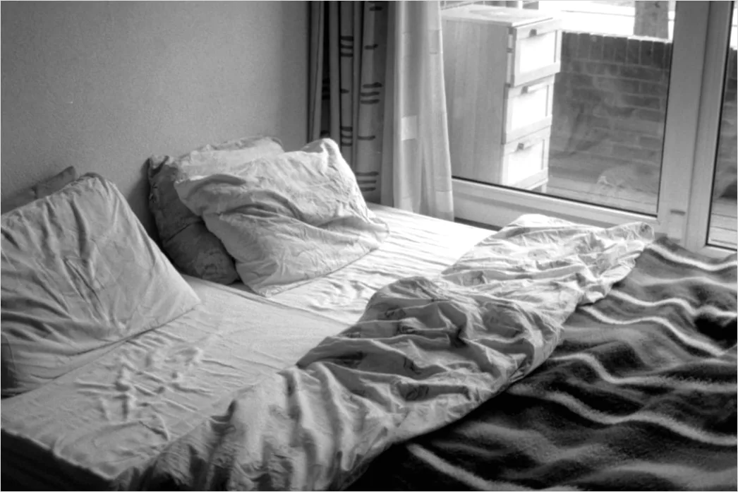 Detail Bett Mit Stauraum Gepolstert Foto Number 2