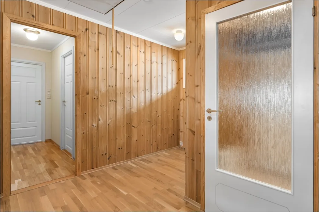 Eingang Mit Paneelen Holz Wandgestaltung Foto 0c16