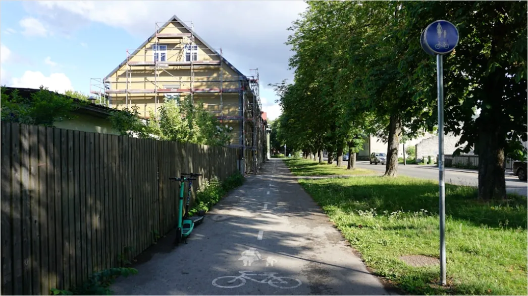 Fahrradstellplatz Ueberdacht Am Haus Foto D56d