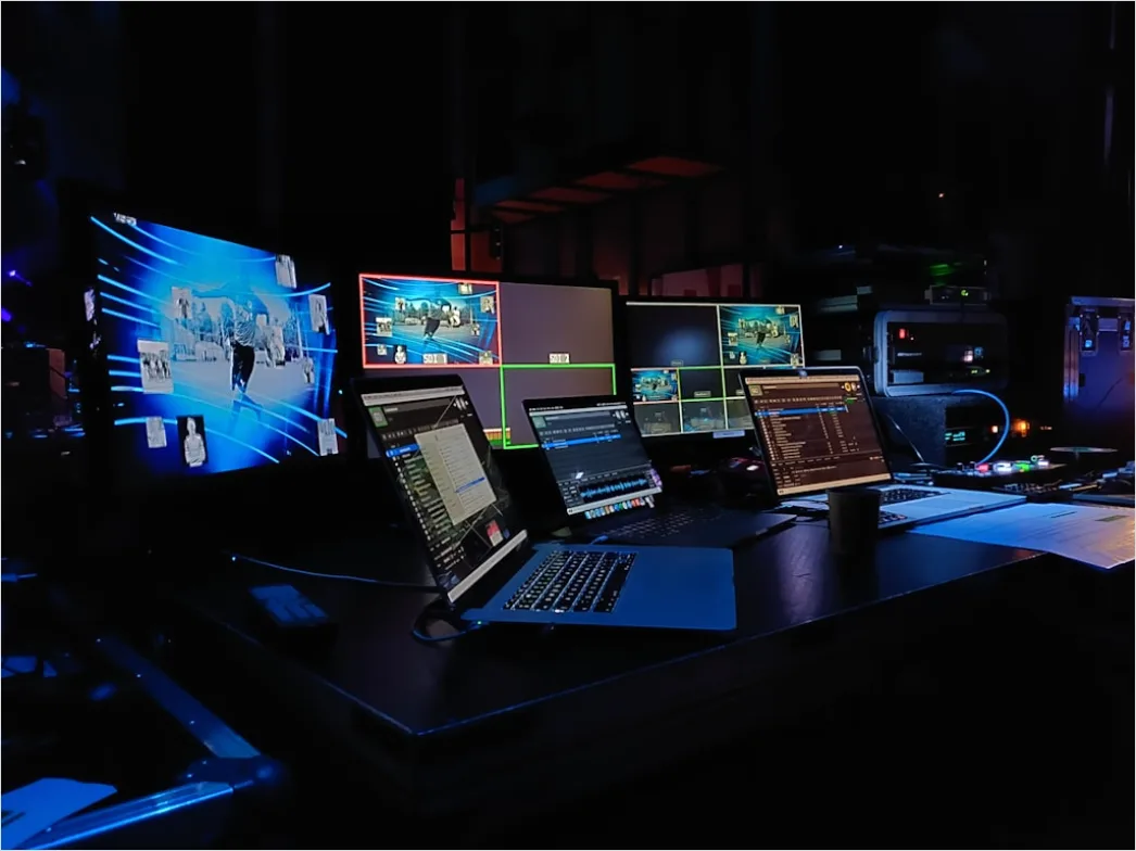 Fernunterricht Mit Mehreren Monitoren Setup Foto C43d