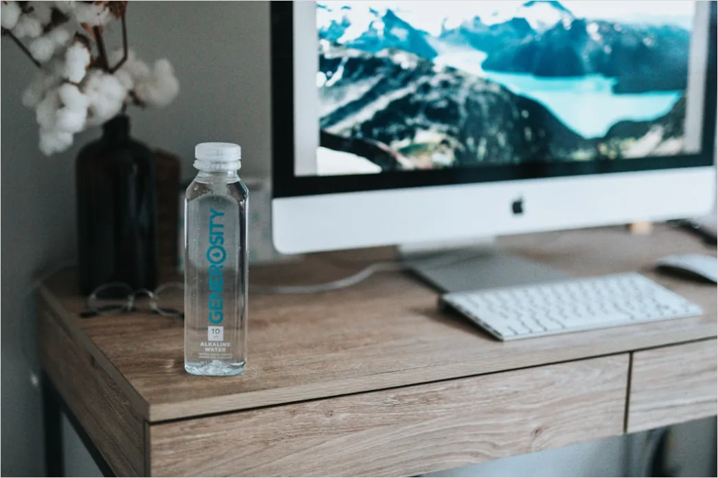 Hausaufgaben Pause Snack Wasser Am Schreibtisch Foto F42b