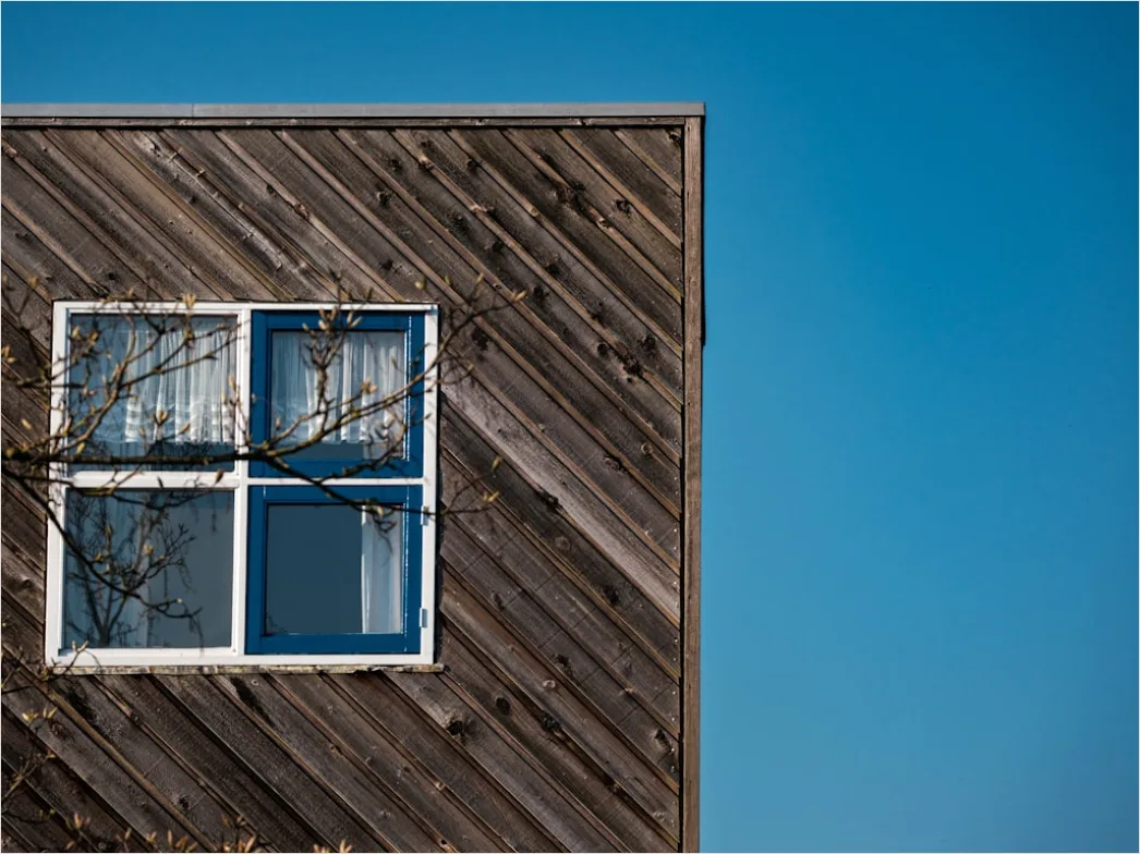 Detail Hausfassade Mit Holzverschalung Modern Foto Number 9