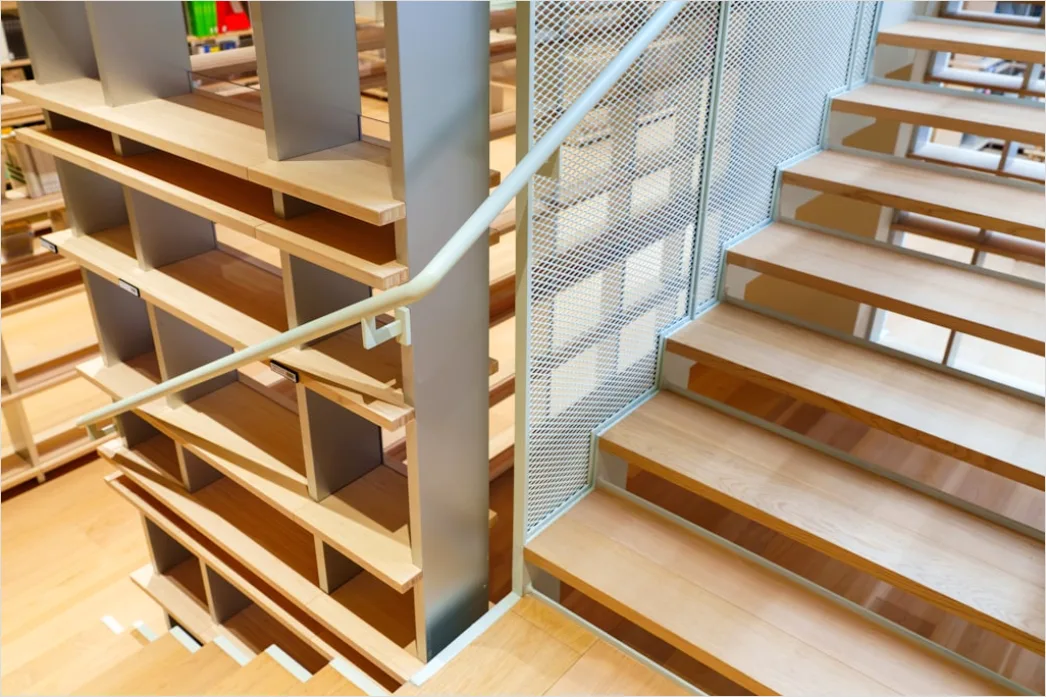 Detail Holztreppe Modern Mit Glasgeländer Foto Number 11