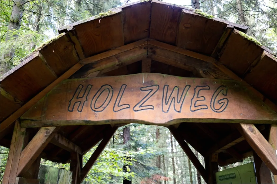 Holzvertaefelung Halbhoch Flur Foto 08df