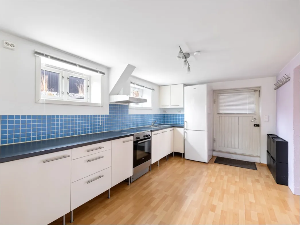 Immobilienfoto Kueche Hell Und Aufgeraeumt Foto F9f4
