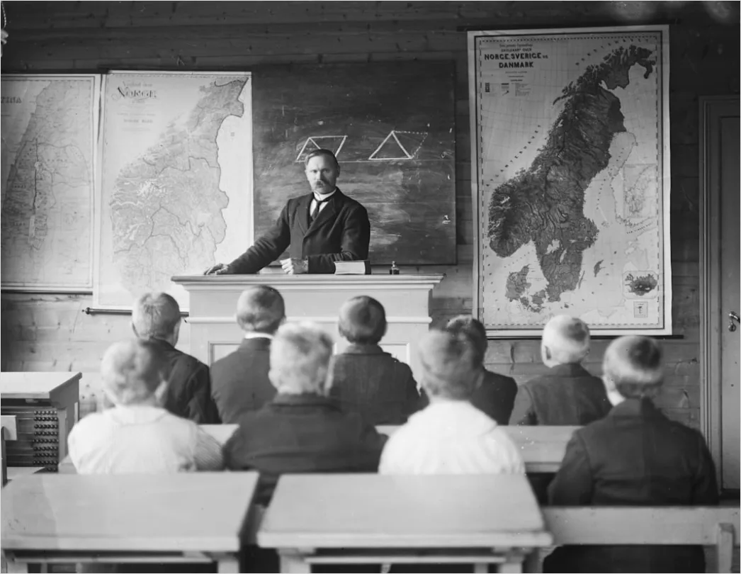 Inklusionsgespraech Eltern Lehrer Beratungsraum Foto 8192