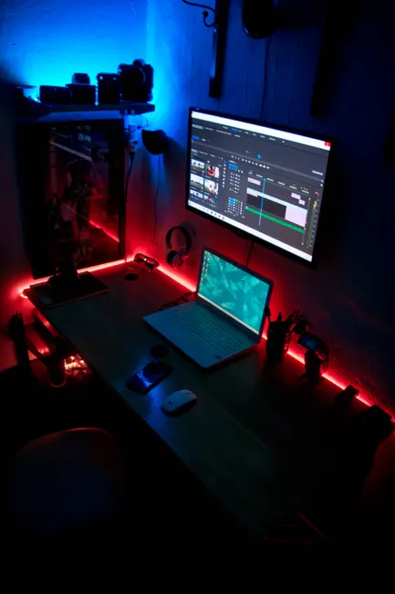 Detail Jugendzimmer Gaming Setup Led Licht Foto Number 2