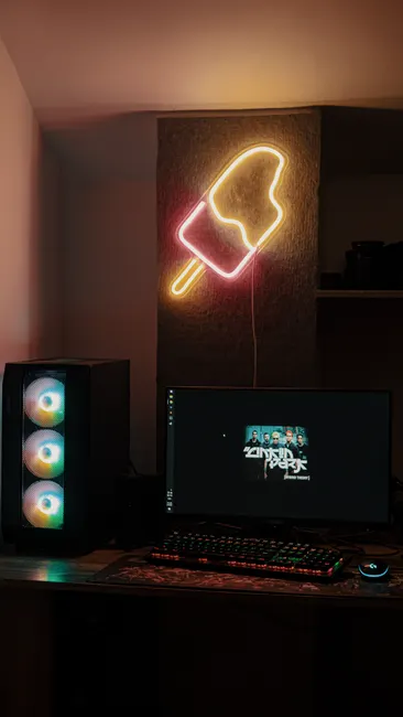 Detail Jugendzimmer Gaming Setup Led Licht Foto Number 11
