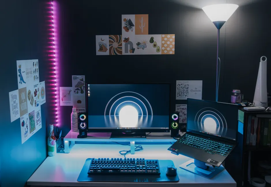 Detail Jugendzimmer Gaming Setup Led Licht Foto Number 15
