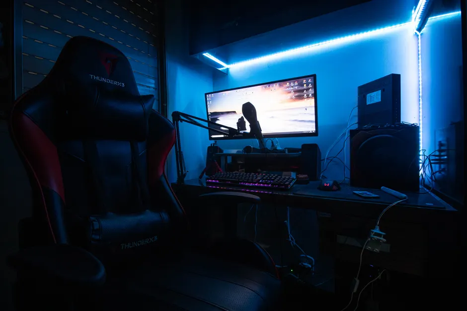Detail Jugendzimmer Gaming Setup Led Licht Foto Number 5