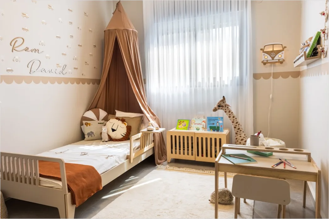 Jugendzimmer Mit Schreibtisch Und Bett Foto Bd3e