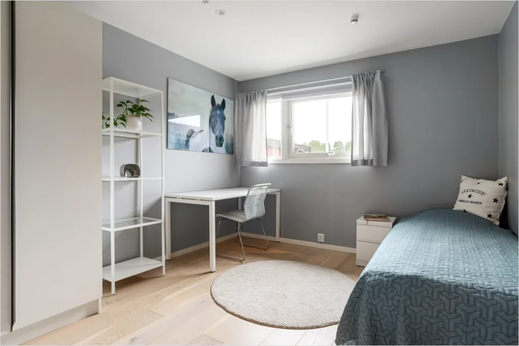 Detail Jugendzimmer Mit Schreibtisch Und Bett Foto Number 11