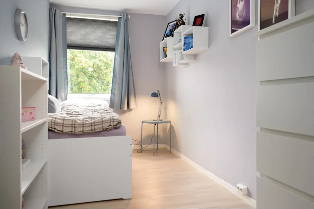 Detail Jugendzimmer Mit Schreibtisch Und Bett Foto Number 12