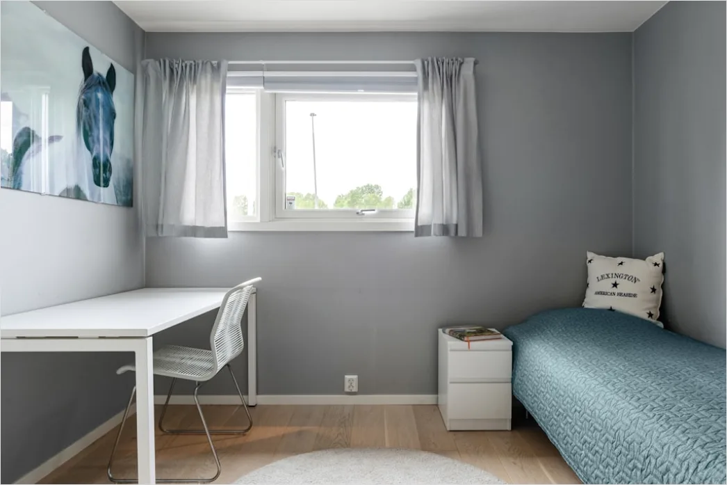 Detail Jugendzimmer Mit Schreibtisch Und Bett Foto Number 15