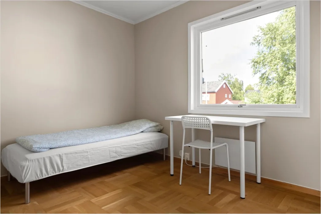 Detail Jugendzimmer Mit Schreibtisch Und Bett Foto Number 19