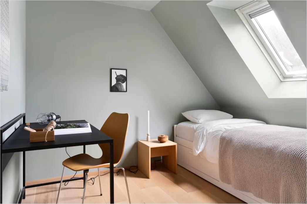 Detail Jugendzimmer Mit Schreibtisch Und Bett Foto Number 10