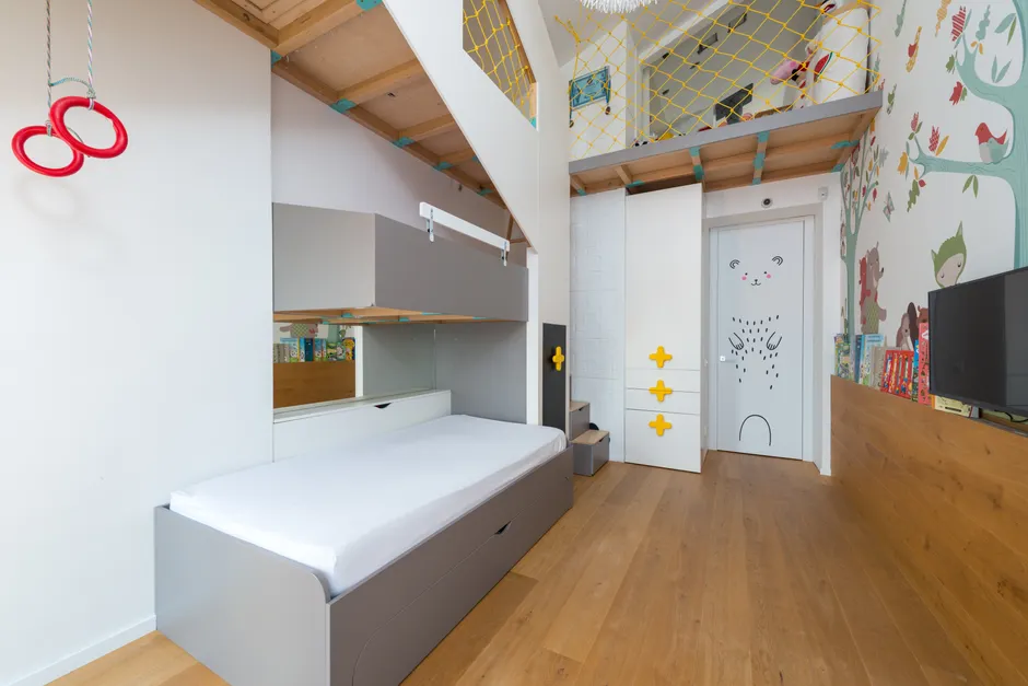 Kinderzimmer Mit Hochbett Und Stauraum Foto F643