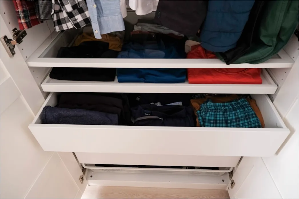 Kleiderschrank Innen Organisation Schubladen Foto C4c0