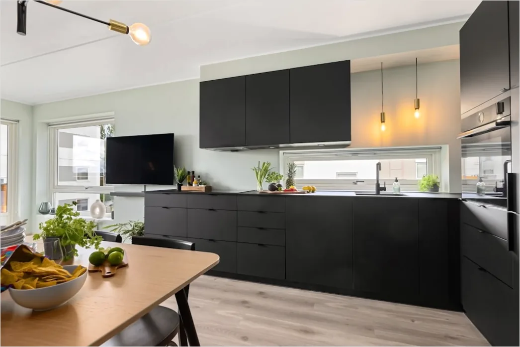 Kueche Schwarz Matt Mit Holz Arbeitsplatte Foto 13a6