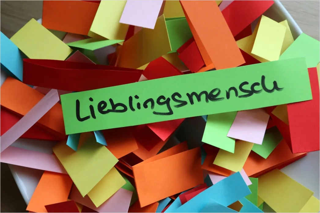 Leseschwaeche Unterstuetzung Leselineal Im Buch Foto 9086