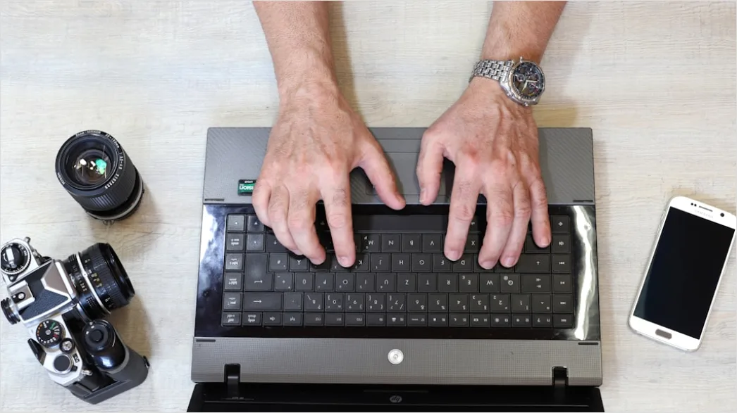Online Pruefung Zuhause Laptop Und Webcam Foto Fb9d