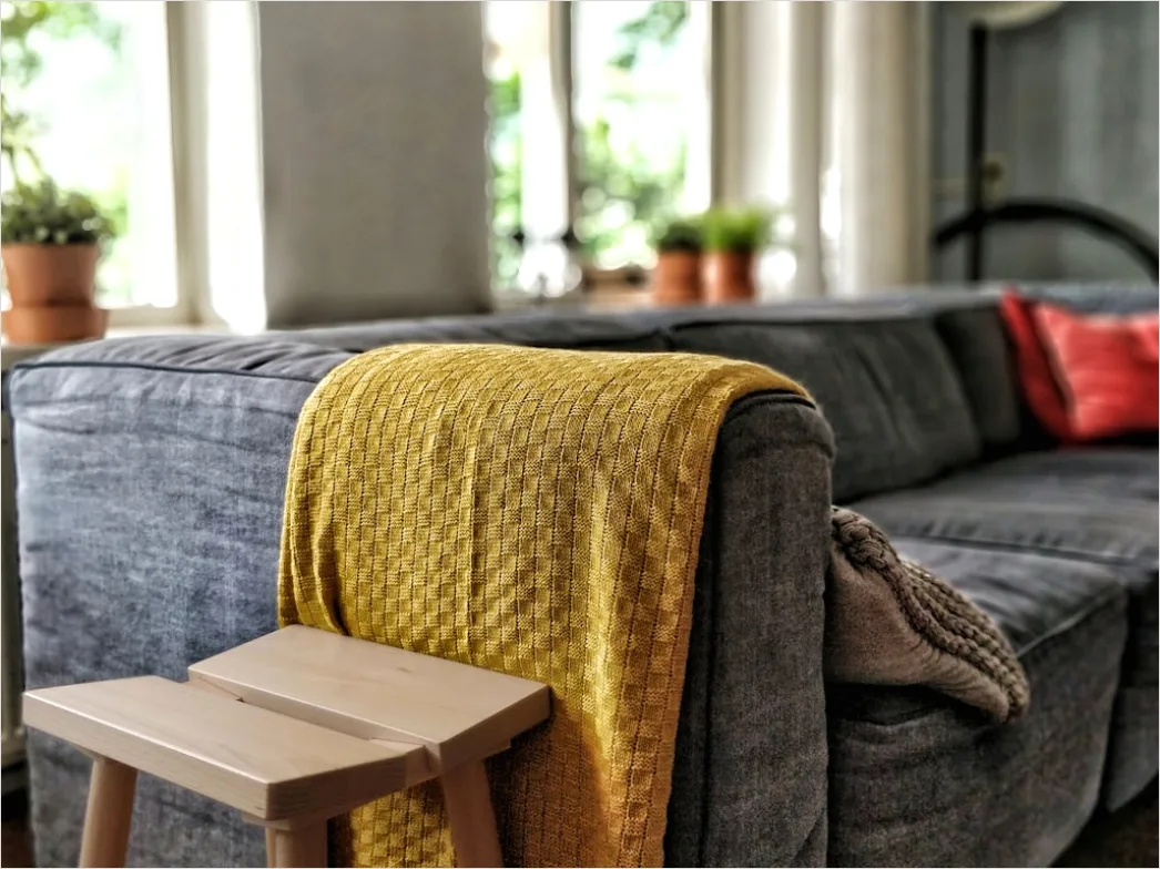 Detail Plaid Decke über Sofa ästhetisch Foto Number 2