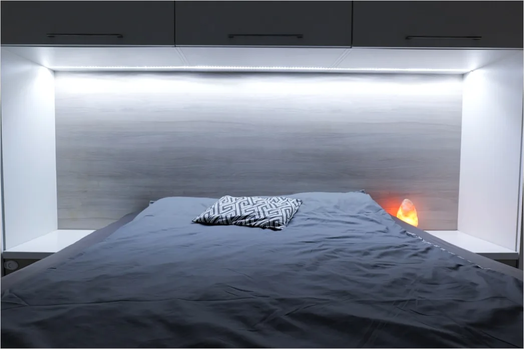 Schlafzimmer Mit Indirekter Beleuchtung Hinter Bett Foto D5c1