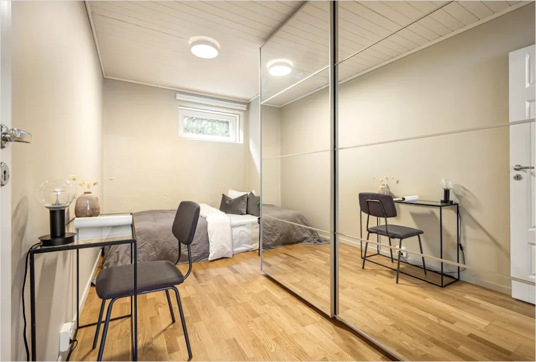 Schlafzimmer Mit Spiegelwand Optische Vergroesserung Foto 2db8
