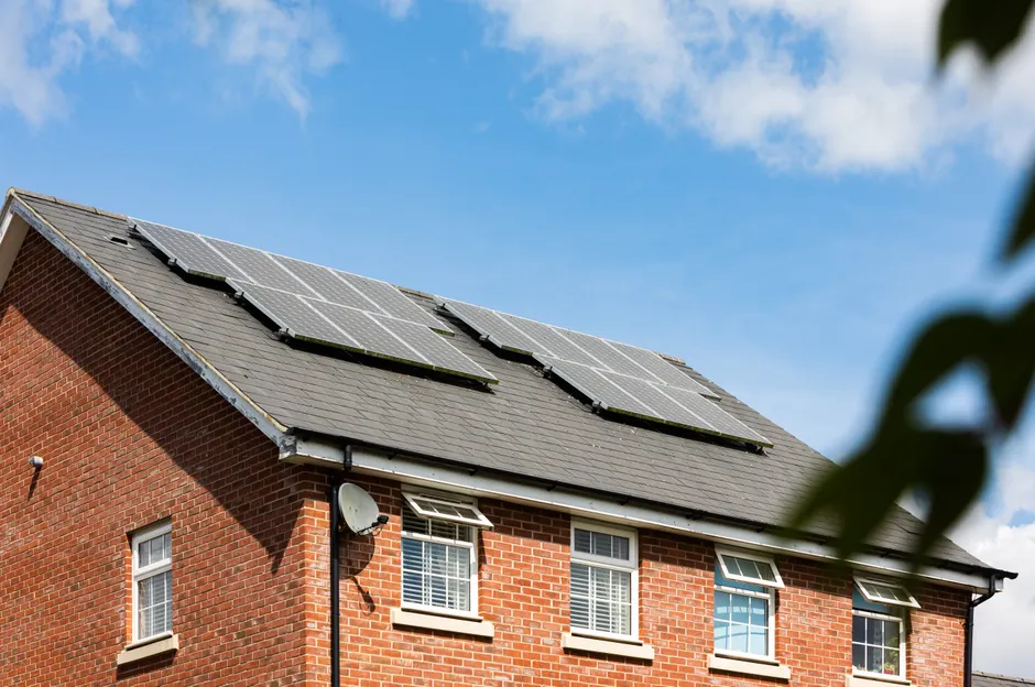 Solarpanel Auf Dach Einfamilienhaus Foto 6230