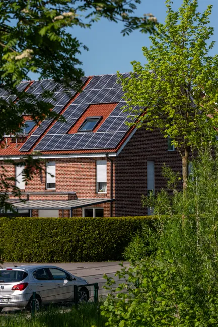 Detail Solarpanel Auf Dach Einfamilienhaus Foto Number 2
