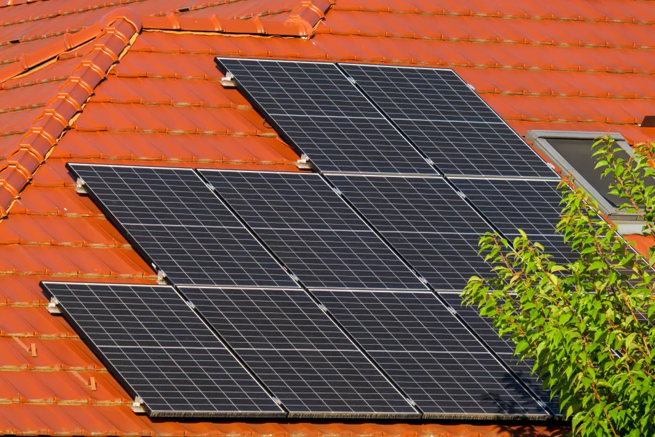 Detail Solarpanel Auf Dach Einfamilienhaus Foto Number 12