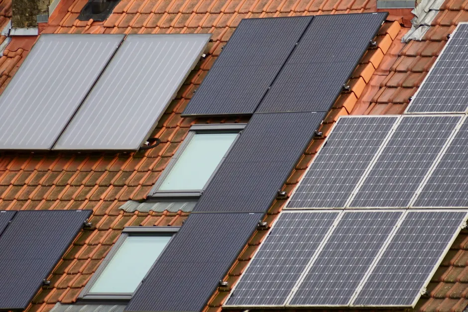 Detail Solarpanel Auf Dach Einfamilienhaus Foto Number 14