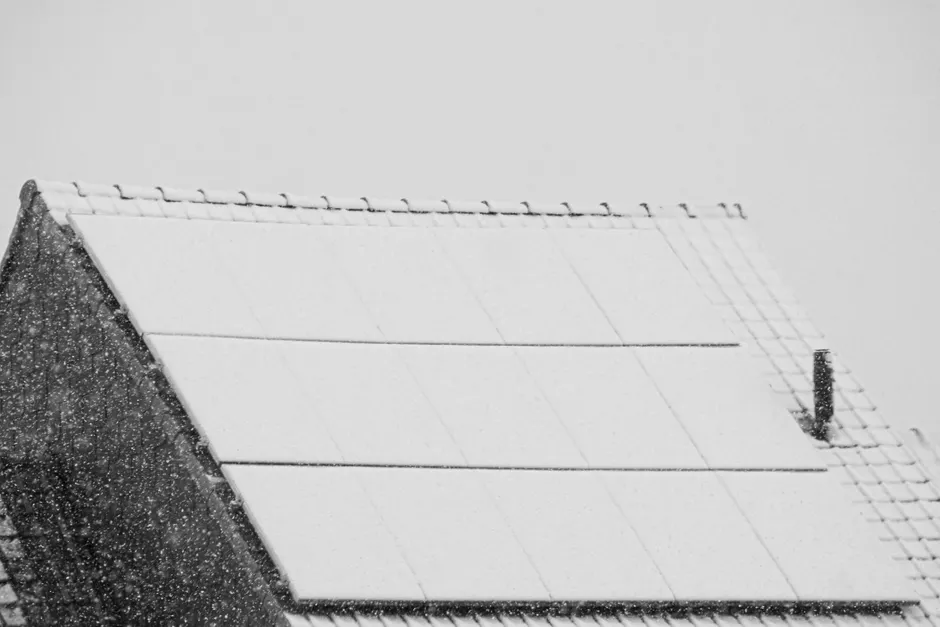 Detail Solarpanel Auf Dach Einfamilienhaus Foto Number 4