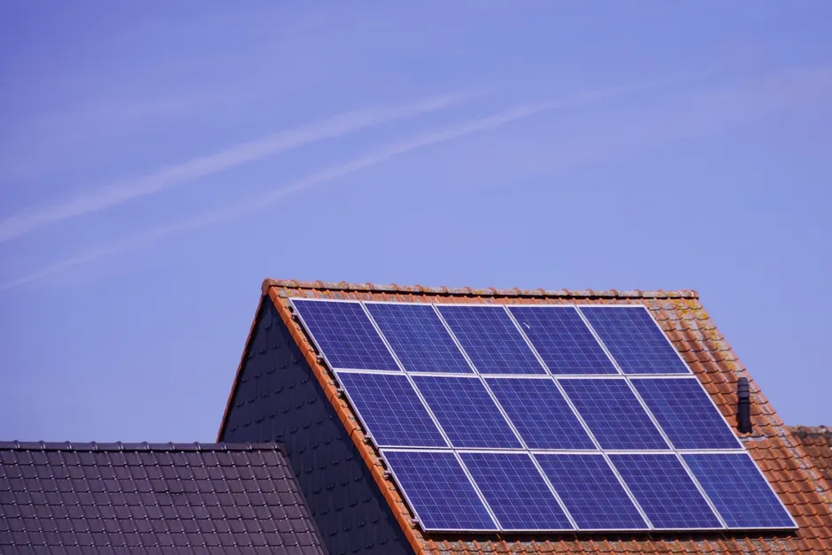 Detail Solarpanel Auf Dach Einfamilienhaus Foto Number 6