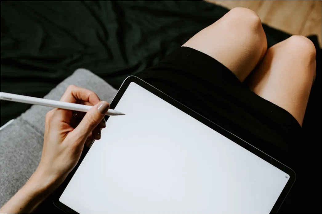 Student Macht Digitale Notizen Mit Stylus Tablet Foto 1d72
