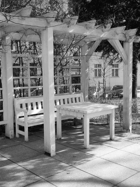 Detail Terrasse Mit Pergola Und Schatten Foto Number 11