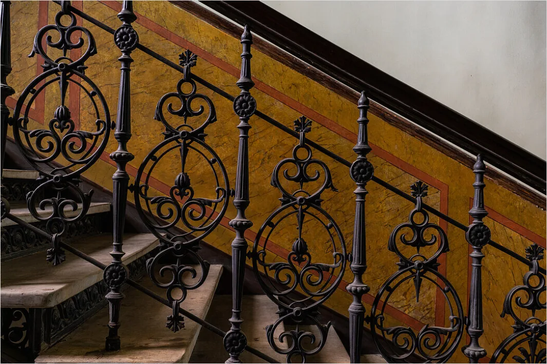 Treppenhaus Altbau Gelaender Detail Foto 9276