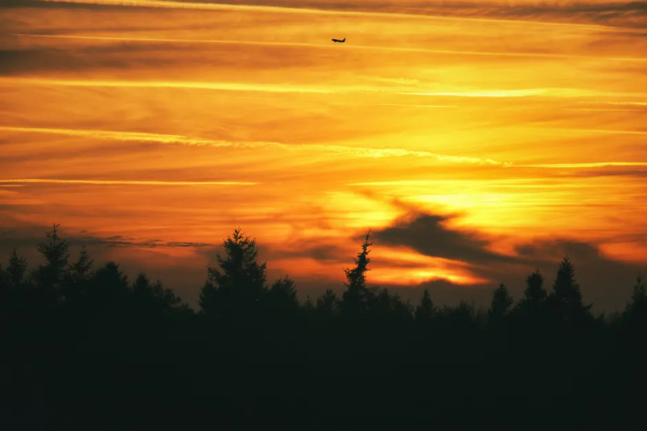 Wohnzimmer Mit Kamin Gemuetliche Abendstimmung Foto 52e5