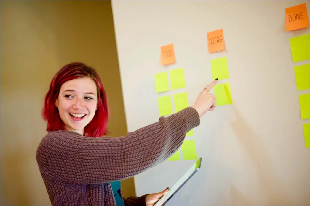 Detail Agiles Training Sticky Notes Am Whiteboard Foto Number 16
