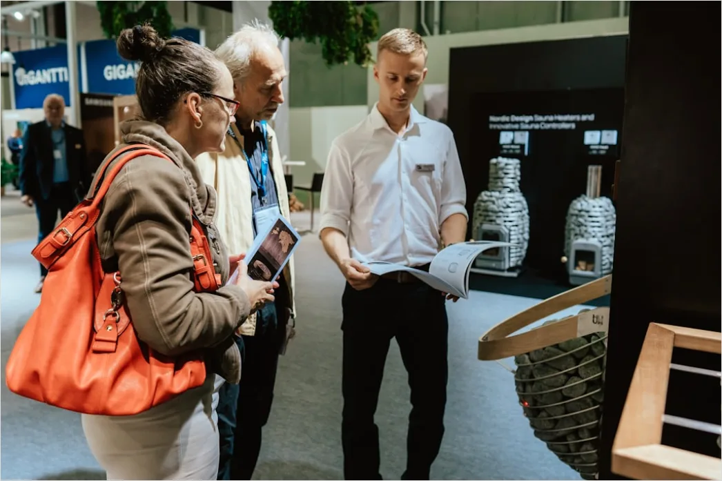 Ausbildungsmesse Stand Mit Flyern Und Beratung Foto Dab0
