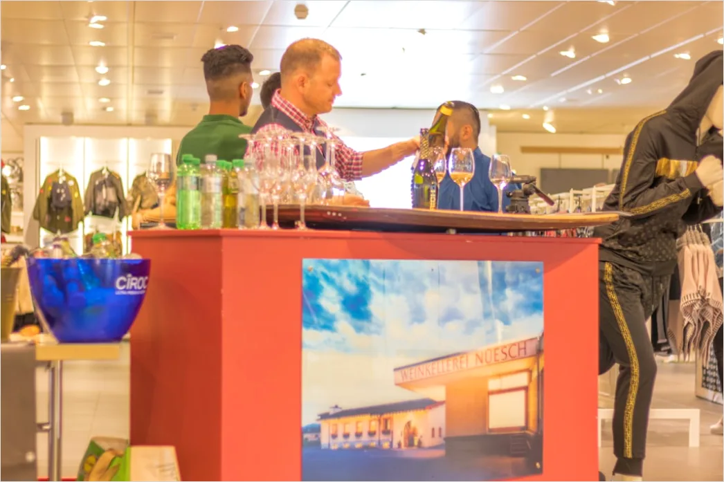 Ausbildungsmesse Stand Mit Flyern Und Beratung Foto Dab0