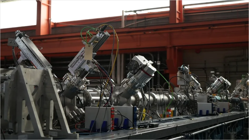 Automatischer Roboter In Produktionslinie Foto
