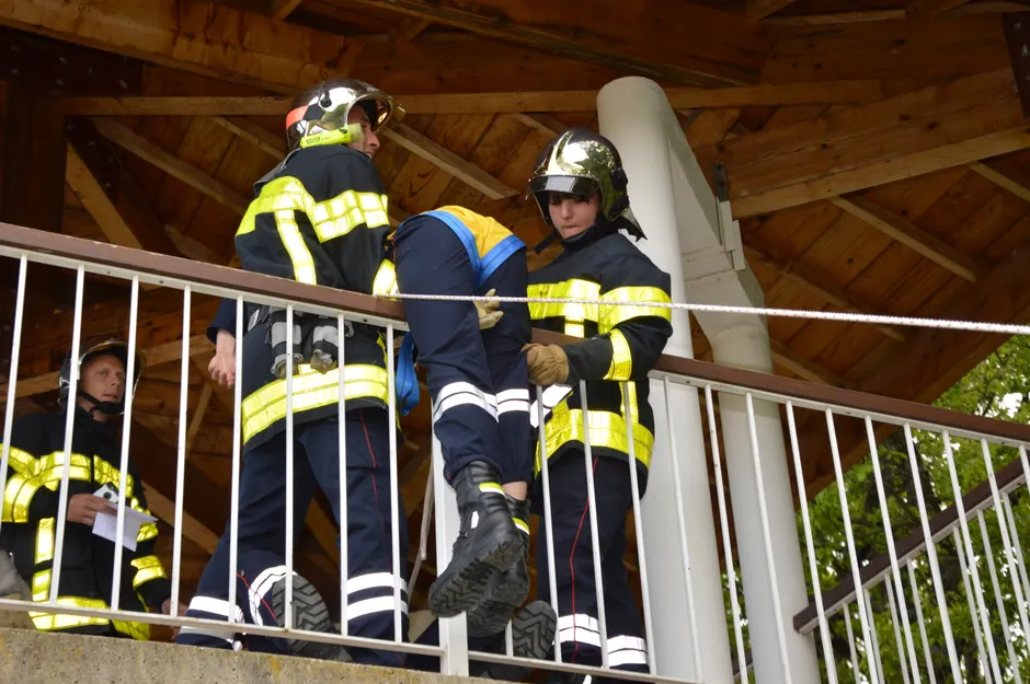 Azubi Fuehrt Sicherheitsunterweisung Durch Foto Bea4